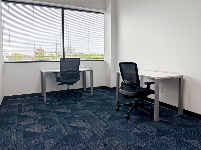 More Photos Of 1560 Wall St, Naperville Coworking Space