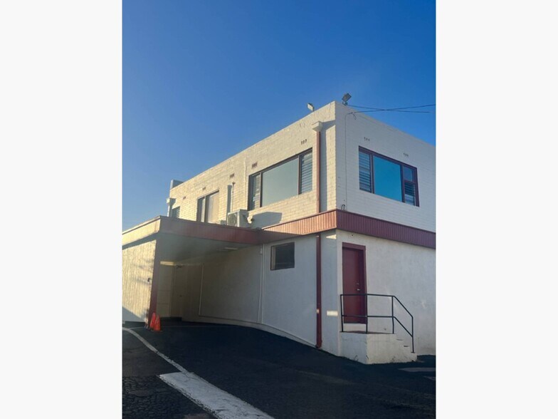 More Photos Of 2130 N King St, Honolulu Freestanding For Lease