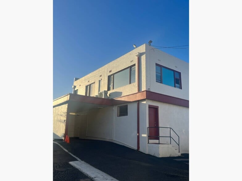 More Photos Of 2130 N King St, Honolulu Freestanding For Lease