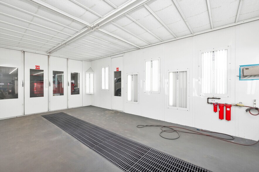 More Photos Of 186 Perry Hwy, Pittsburgh Auto Dealership For Sale