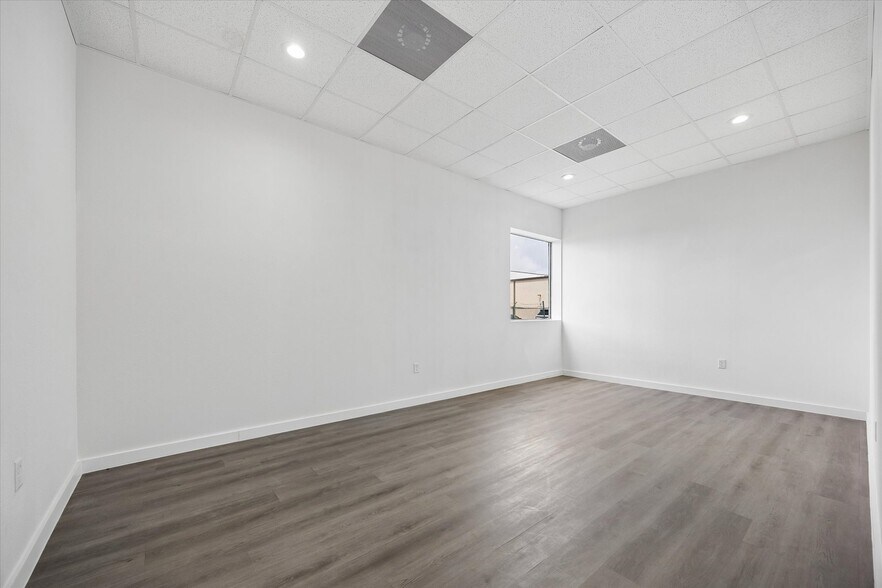 More Photos Of 26621 Cook Field Rd, Katy Loft Creative Space For Lease