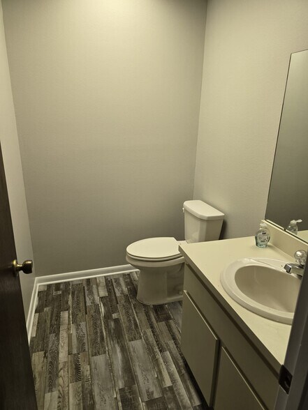More Photos Of 146 Horizon Ct, Lakeland Office Residential For Lease