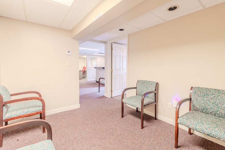 More Photos Of 2703 Mosside Blvd, Monroeville Medical For Lease