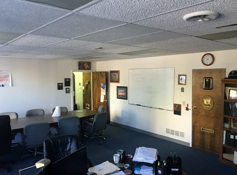 More Photos Of 171 Market Sq, Newington Office For Sale
