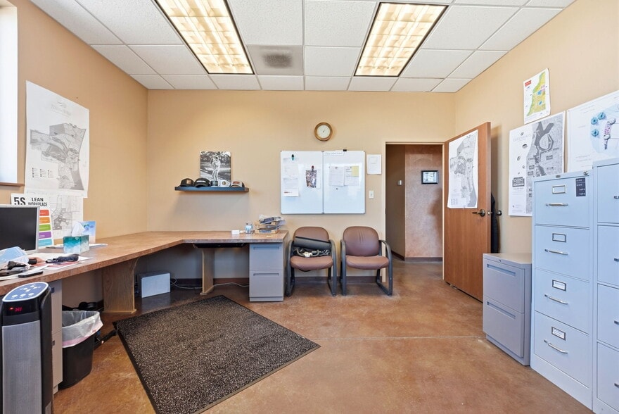 More Photos Of 1925 Aeroplaza Dr, Colorado Springs Warehouse For Lease