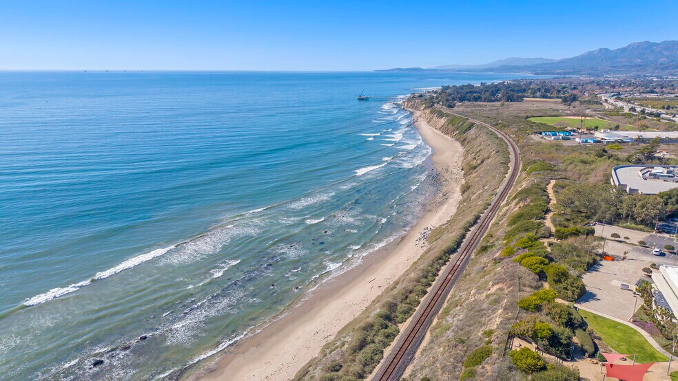 More Photos Of 6398 Cindy Ln, Carpinteria Office For Sale