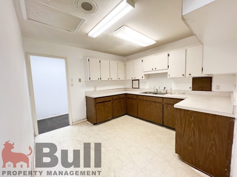 More Photos Of 5401 Alhambra Dr, Orlando Office For Lease