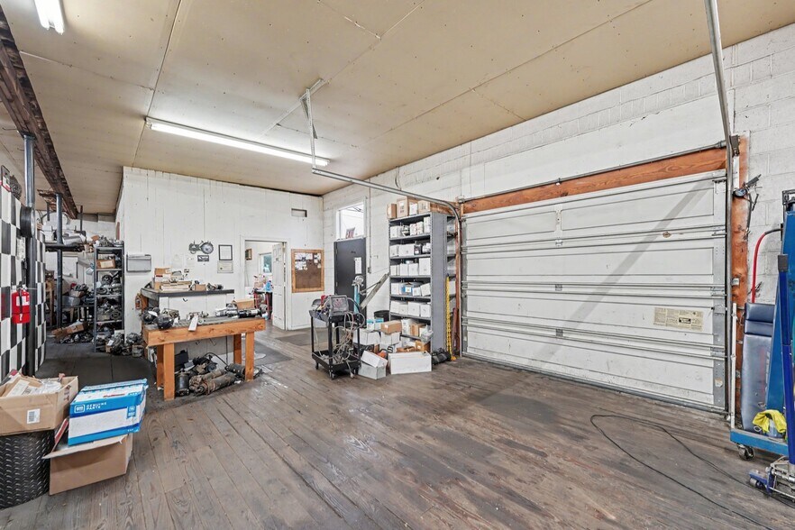 More Photos Of 427 W Gene Hairston St, Madison Auto Repair For Sale