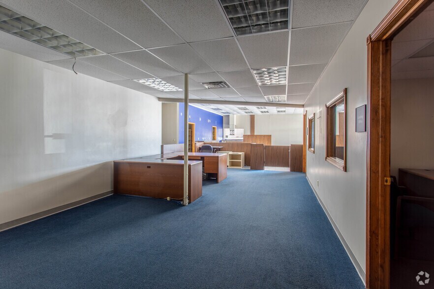 More Photos Of 206 W 30th St, Connersville Unknown For Lease