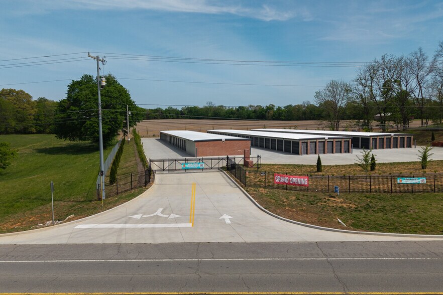 More Photos Of 4624 Highway 31 W, Cottontown Office For Sale