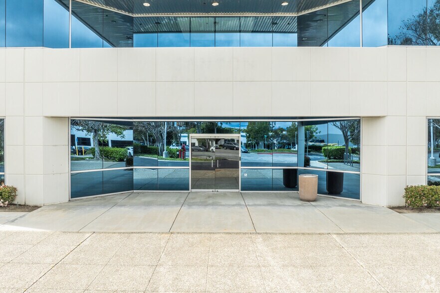 More Photos Of 15 Argonaut, Aliso Viejo Research And Development For Sale