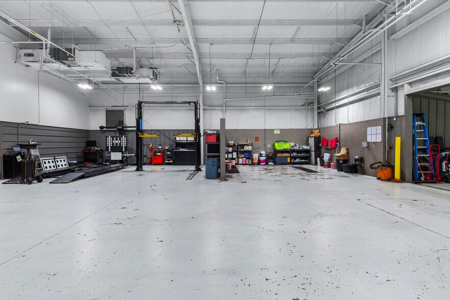 More Photos Of 5385 N I 55 St, Jackson Auto Dealership For Sale