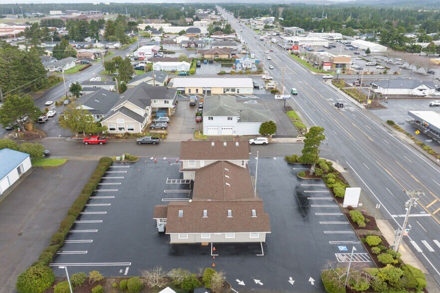 More Photos Of 1875 Highway 101, Florence Office For Sale