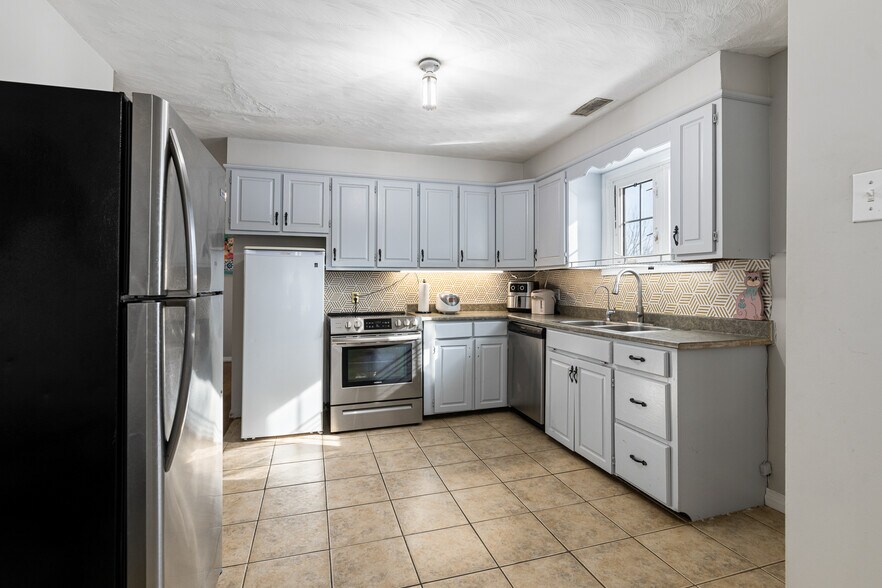 More Photos Of 7 Justin Dr, Coverdale Convenience Store For Sale