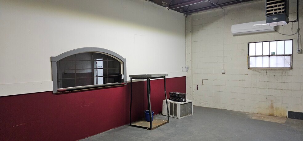 More Photos Of 92 Lewis St, San Antonio Warehouse For Lease