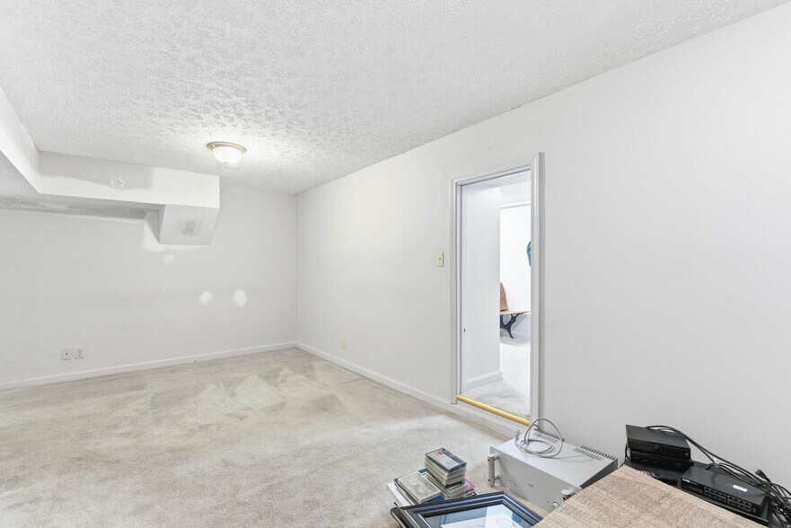 More Photos Of 3208 College Dr, Louisville Office For Sale
