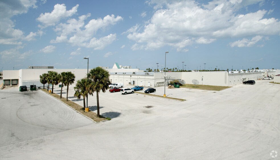 More Photos Of 959-991 E Eau Gallie Blvd, Melbourne Supermarket For Lease