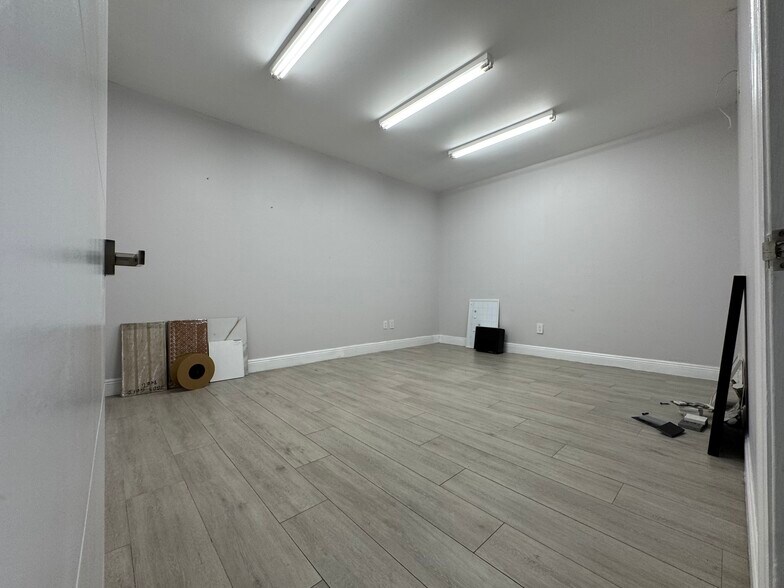 More Photos Of 7555-7575 W 2nd Ct, Hialeah Warehouse For Sale