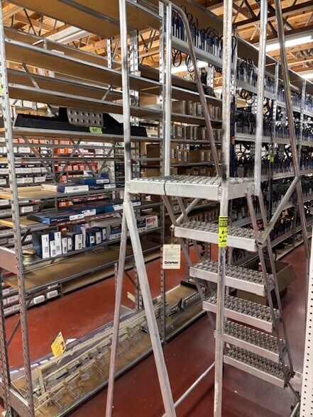 More Photos Of 2120 E Powell Blvd, Gresham General Retail For Sale