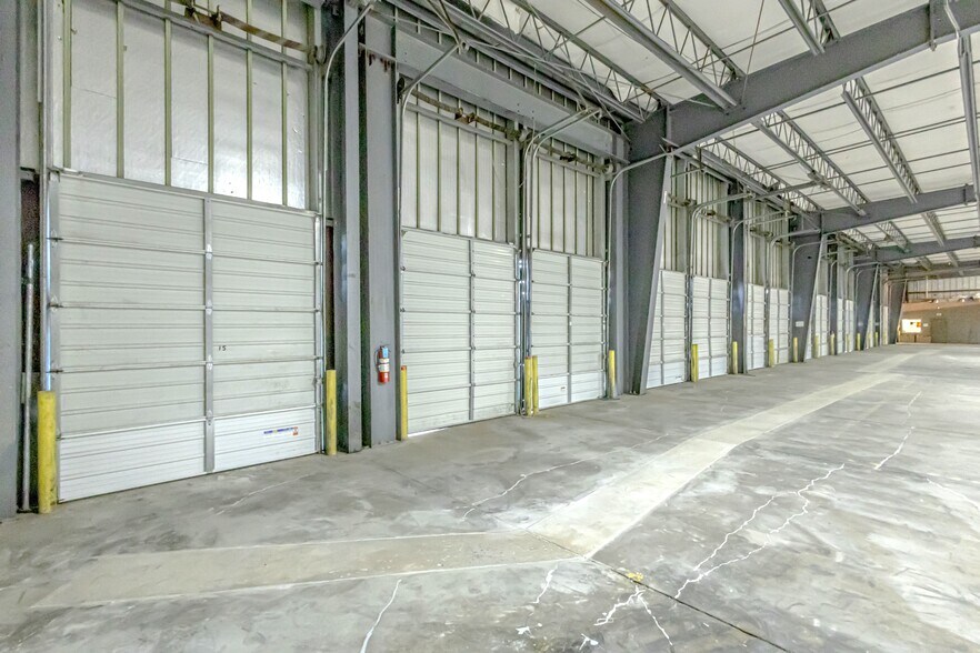 More Photos Of 14619 Archer Dr, Laredo Warehouse For Lease