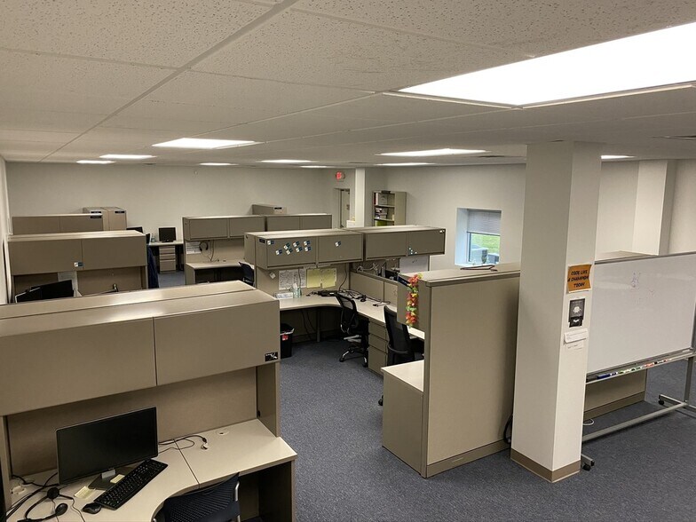 More Photos Of 2810 Dexter Dr, Elkhart Office For Lease