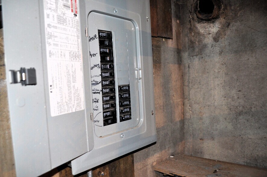 More Photos Of 910 Main Ave, Washburn Light Manufacturing For Sale