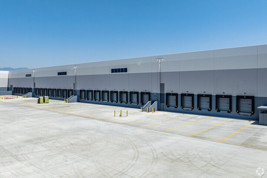 More Photos Of 15755 Arrow Blvd, Fontana Warehouse For Lease