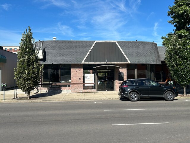 More Photos Of 419 N Walnut St, Bloomington Storefront For Sale