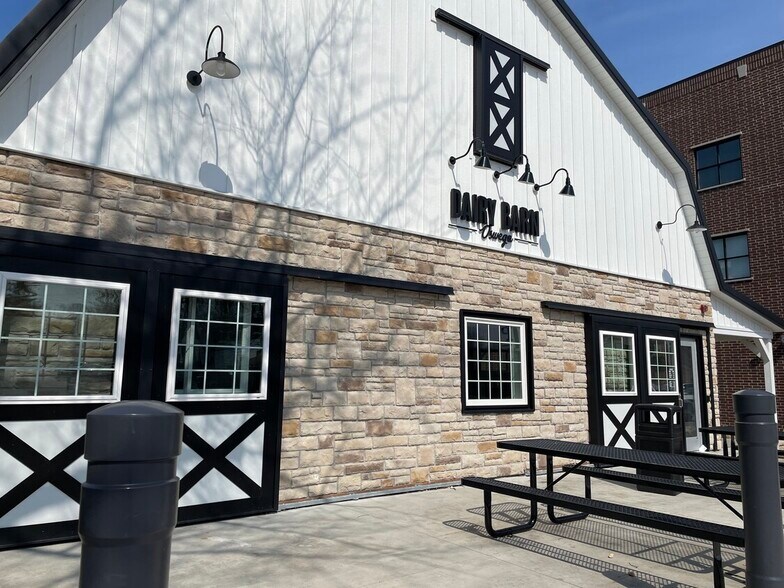 More Photos Of 121 Main St, Oswego Restaurant For Lease