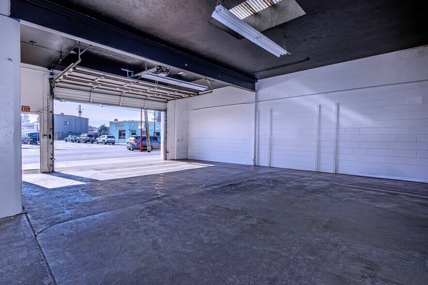 More Photos Of 2951 Middlefield Rd, Redwood City Service For Sale