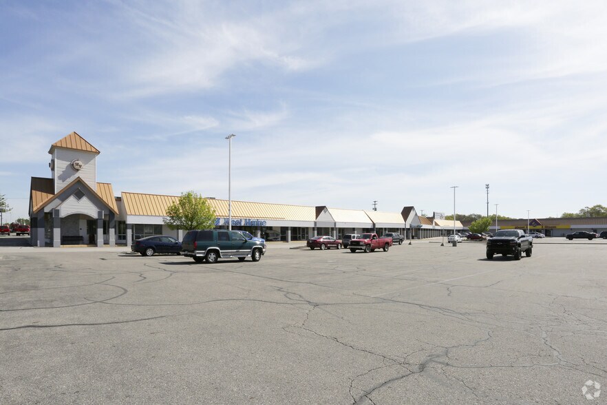 Primary Photo Of 2492-2584 Henry St, Muskegon Storefront For Lease