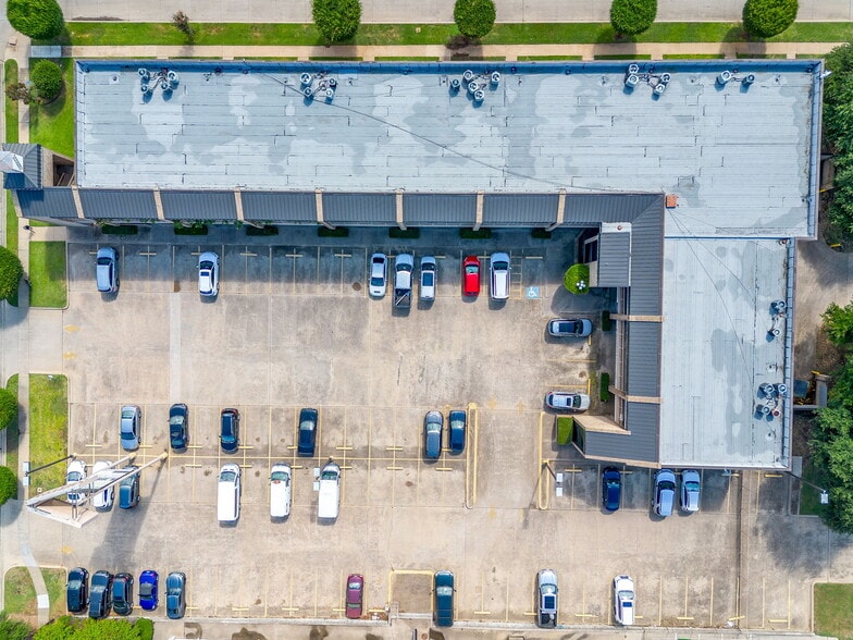 More Photos Of 5801 Curzon Ave, Fort Worth General Retail For Lease