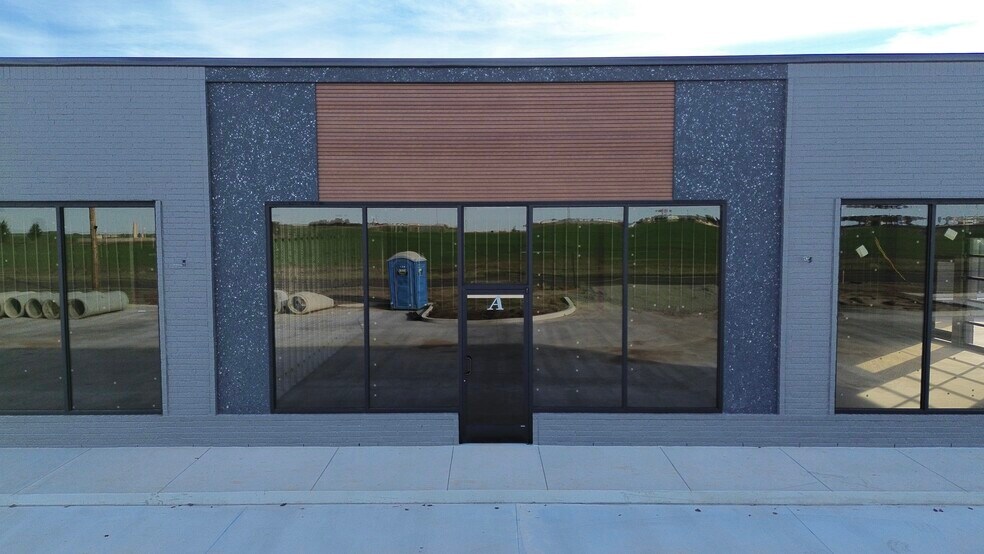 More Photos Of 550 NE 24th St, Newcastle General Retail For Lease