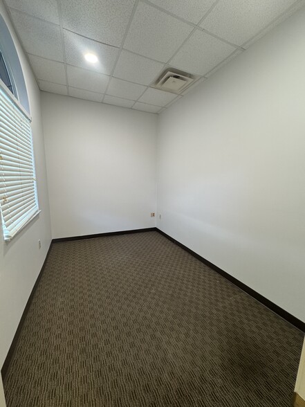 More Photos Of 15303 Amberly Dr, Tampa Medical For Lease