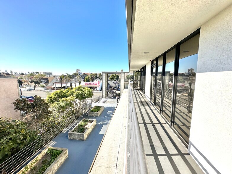 More Photos Of 220 S Pacific Coast Hwy, Redondo Beach Office Residential For Lease