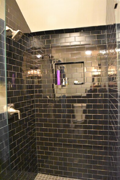 More Photos Of 2108-2260 Ferry Rd, Naperville Showroom For Sale