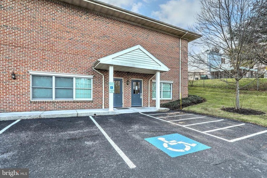 2793 S Queen St, Dallastown, PA 17313 Retail For Lease