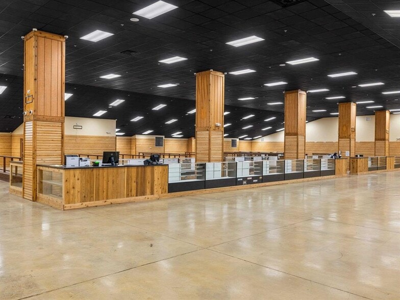 More Photos Of 6976 W Louisville Ln, Owensboro Light Manufacturing For Sale