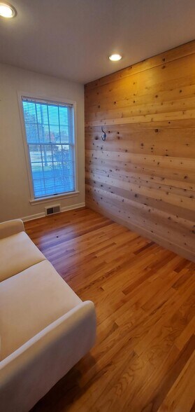 More Photos Of 132 W Lake St, Bloomingdale Coworking Space