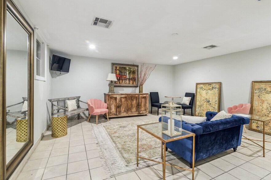 More Photos Of 755 Tchoupitoulas St, New Orleans Restaurant For Sale