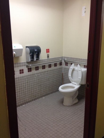 More Photos Of 941 Burke Ave, Bronx Office For Sale
