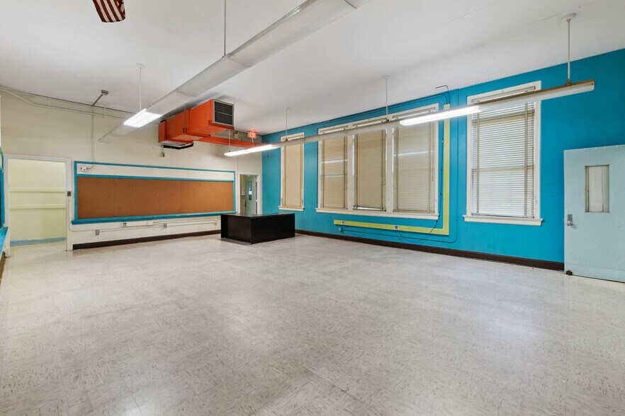 More Photos Of 5710 Wesconnett Blvd, Jacksonville Schools For Sale