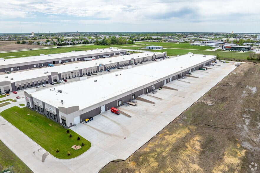 More Photos Of 1400 SE 19th St, Grimes Light Manufacturing For Lease