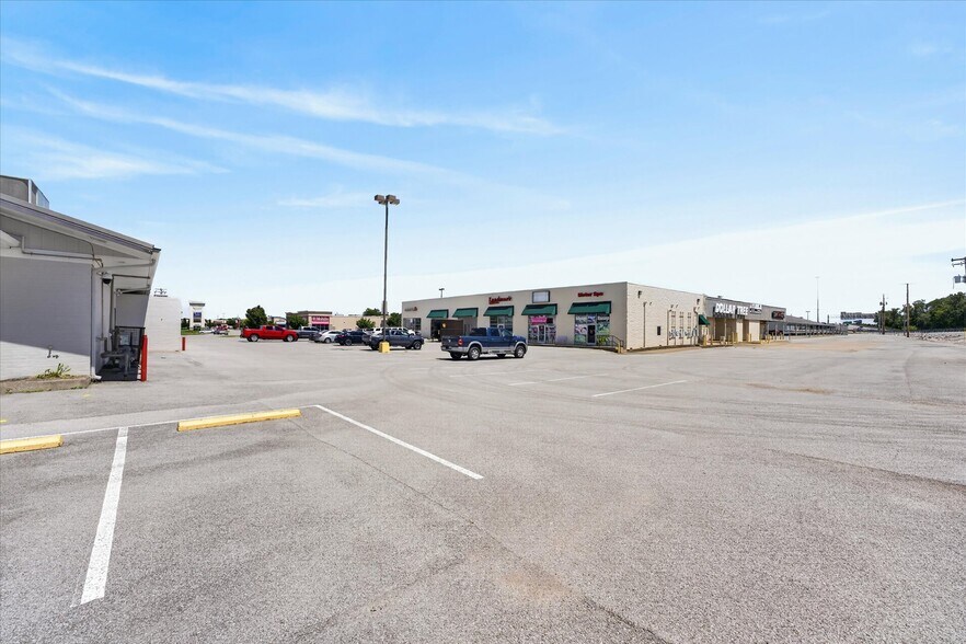 More Photos Of 4000 Fort Campbell Blvd, Hopkinsville Restaurant For Sale