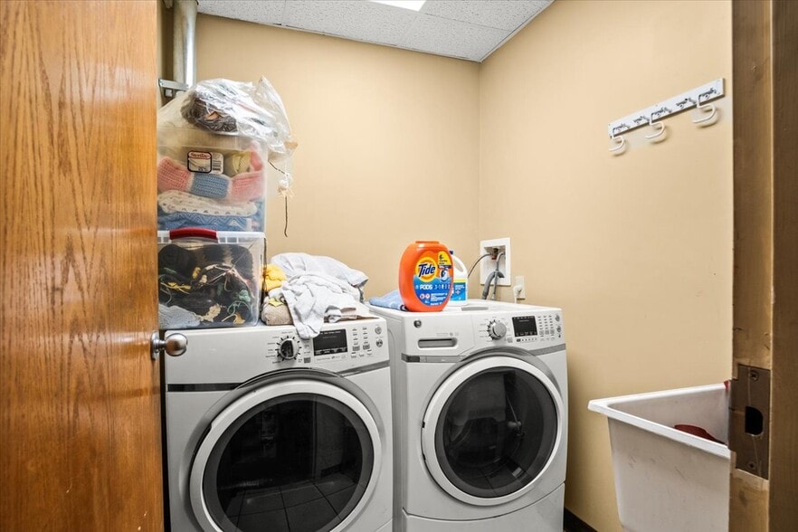 More Photos Of 901 S Main St, Taylor Carwash For Sale