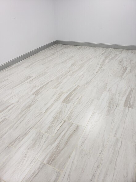 More Photos Of 24724 Lahser Rd, Southfield Office For Sale