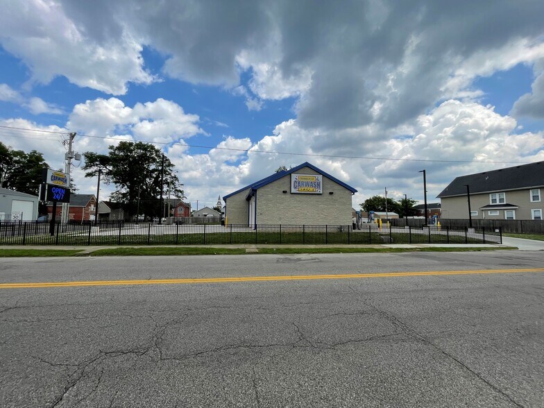 More Photos Of 35 W Franklin St, Evansville Carwash For Sale