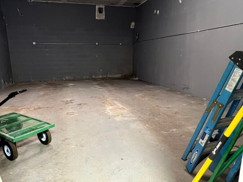 More Photos Of 4800 Bissell Ave, Richmond Manufacturing For Sale