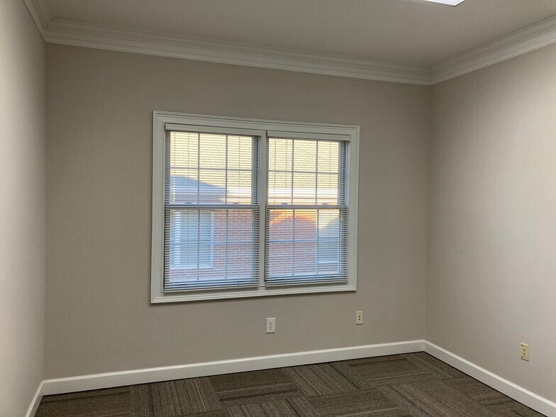 More Photos Of 555 Sun Valley Dr, Roswell Medical For Lease