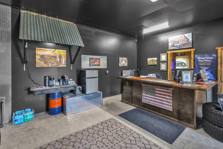 More Photos Of 101 Caney Pl, Glenwood Auto Repair For Sale